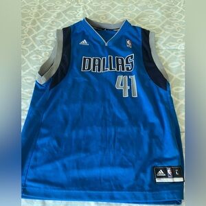 Boys size Large NBA Dallas/Nowitzki Jersey